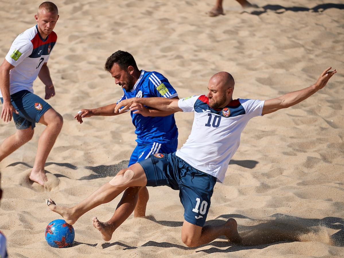 Правила пляжного футбола. Пляжный футбол. Футбол на пляже. Пляжный футбол экипировка. Современный пляжный футбол.