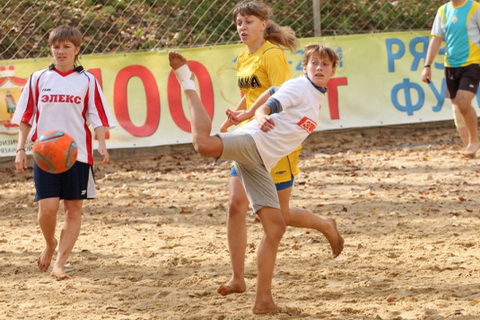 В минувшее воскресенье прошёл первый чемпионат Рязанской области по пляжному футболу среди женских команд