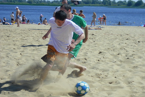 в столице всемирных студенческих игр состоялся любительский турнир по пляжному футболу...