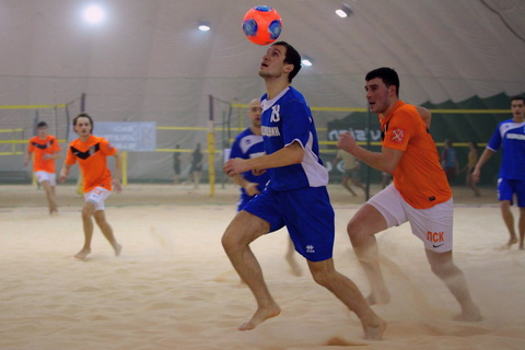 Как ни старались «горожане» с «фанатами», победы достались «Подводнику» с «Golden»...