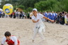 На пляже в Дзинтари состоялся традиционный матч между конкурсантами "Новой волны" и звездами
